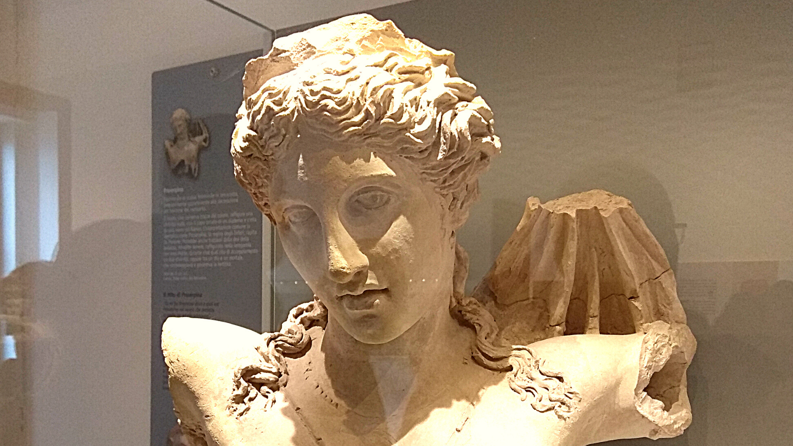 Festa dei Morti in Puglia, scultura di Proserpina, Museo Lucera